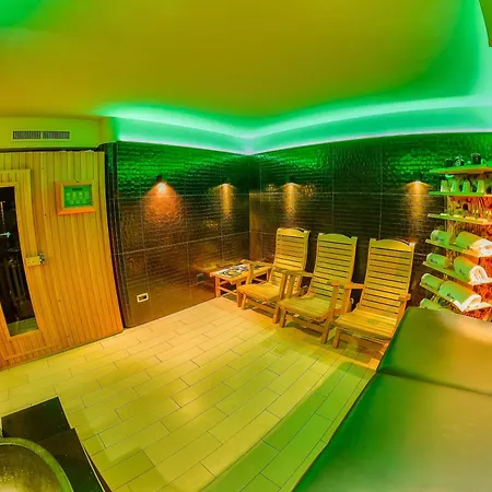Victoria Hotel 4*